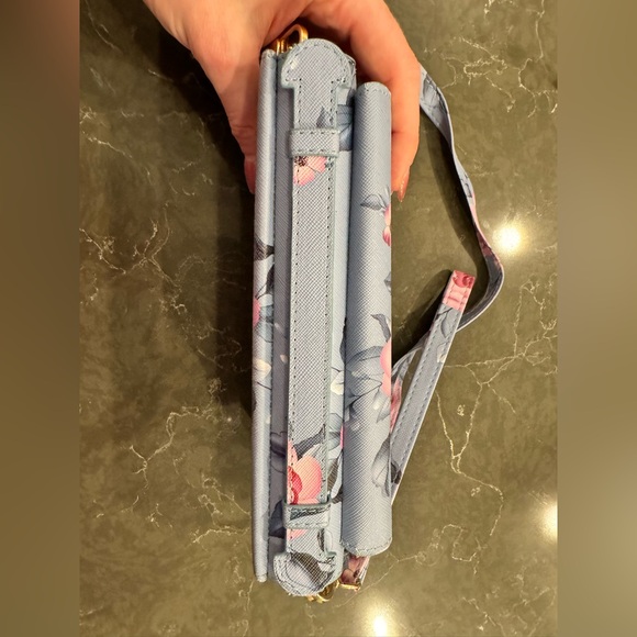 🌸 Floral Crossbody Wallet with Mirror | Light Blue + Pink Roses 🤍✨ - Picture 3 of 9